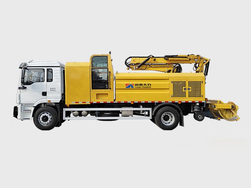 HGY5181TXQBEV型纯电动墙面清洗车（别称：隔音屏清洗车）